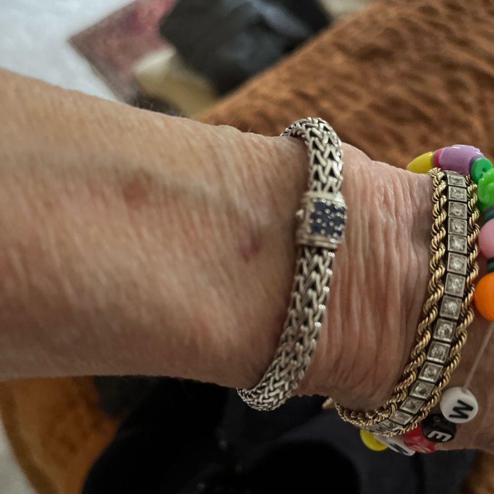 Classic John Hardy Sapphire bracelet! Fits small wrist. Valentines Day❤️Offers